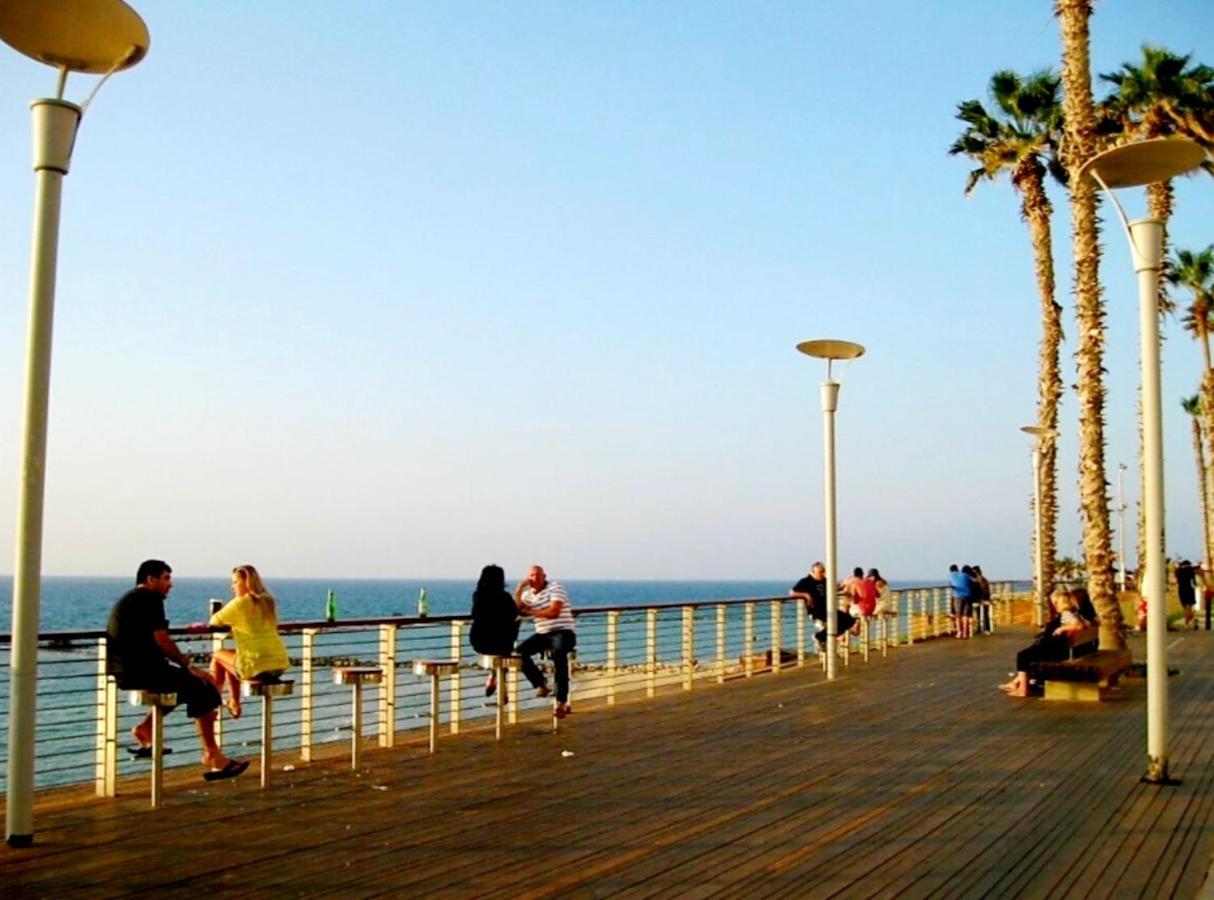 Beachfront Studio Apartment Bat Yam 412 Экстерьер фото