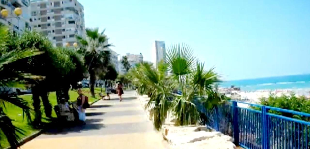 Beachfront Studio Apartment Bat Yam 412 Экстерьер фото