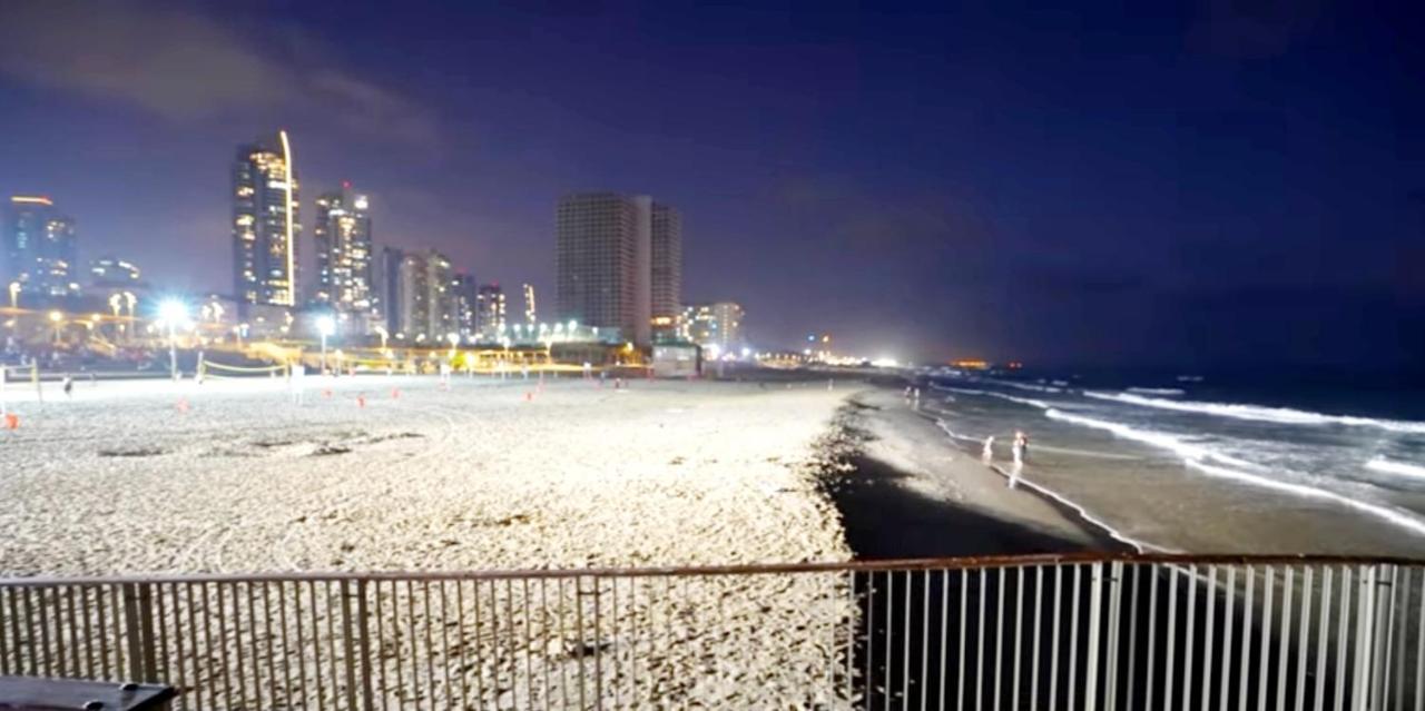 Beachfront Studio Apartment Bat Yam 412 Экстерьер фото