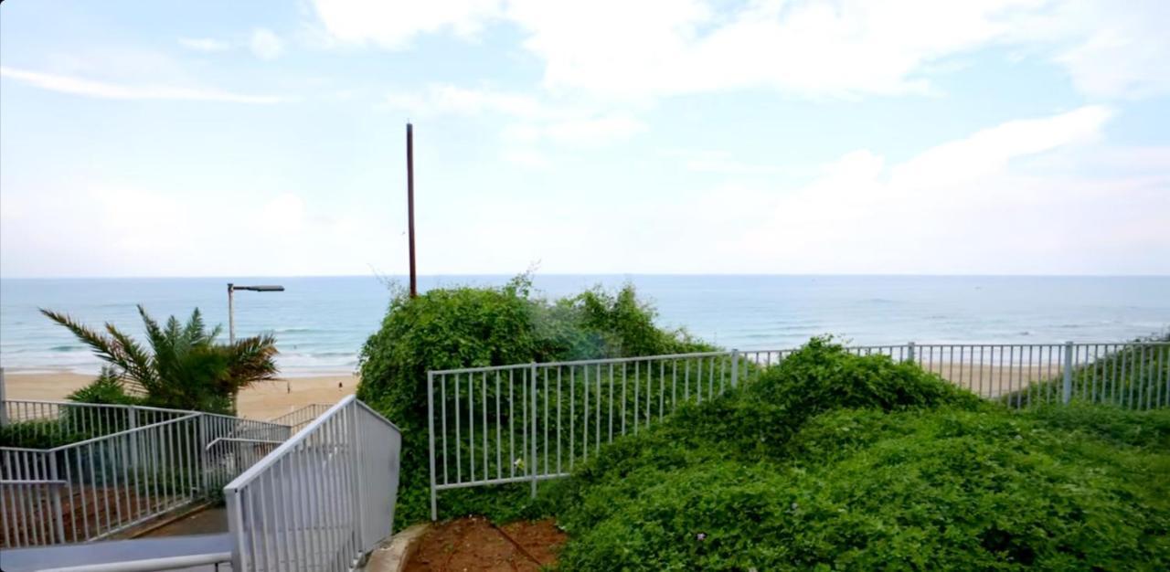 Beachfront Studio Apartment Bat Yam 412 Экстерьер фото