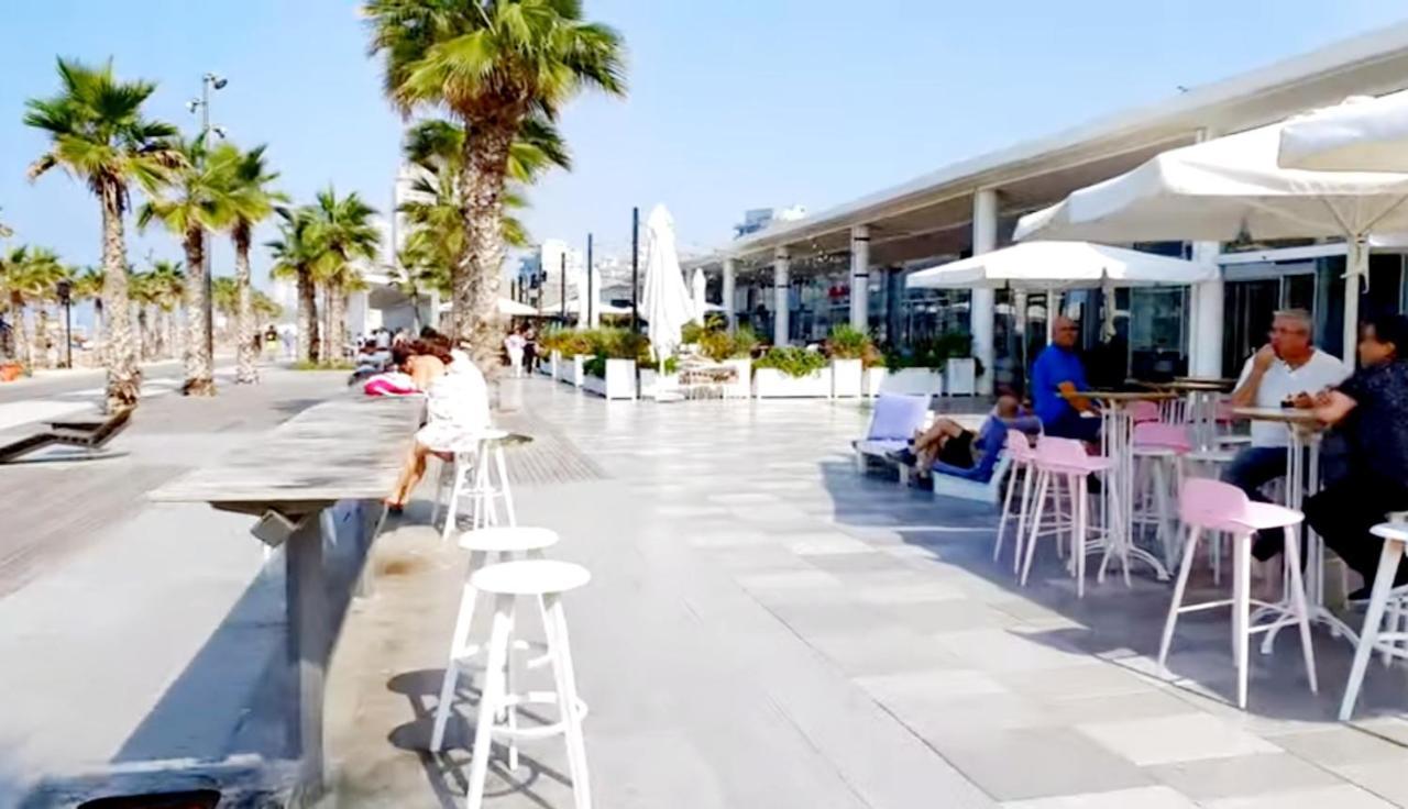 Beachfront Studio Apartment Bat Yam 412 Экстерьер фото