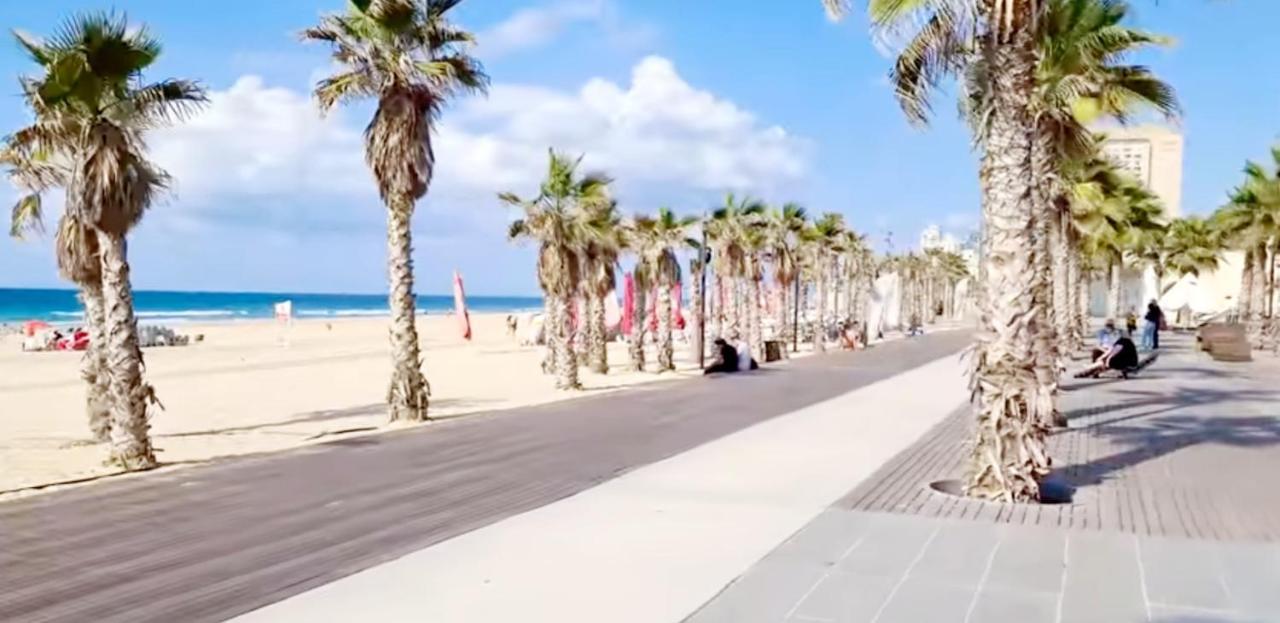 Beachfront Studio Apartment Bat Yam 412 Экстерьер фото