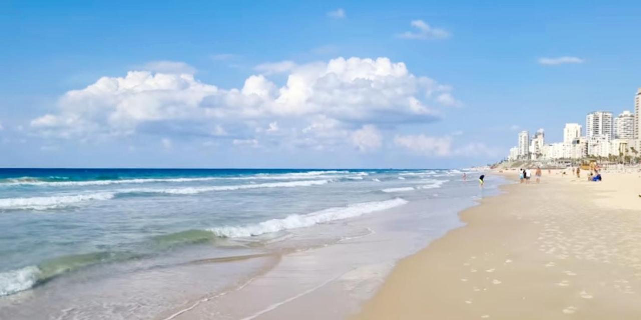 Beachfront Studio Apartment Bat Yam 412 Экстерьер фото