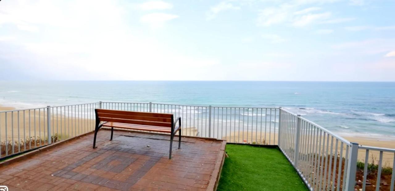 Beachfront Studio Apartment Bat Yam 412 Экстерьер фото