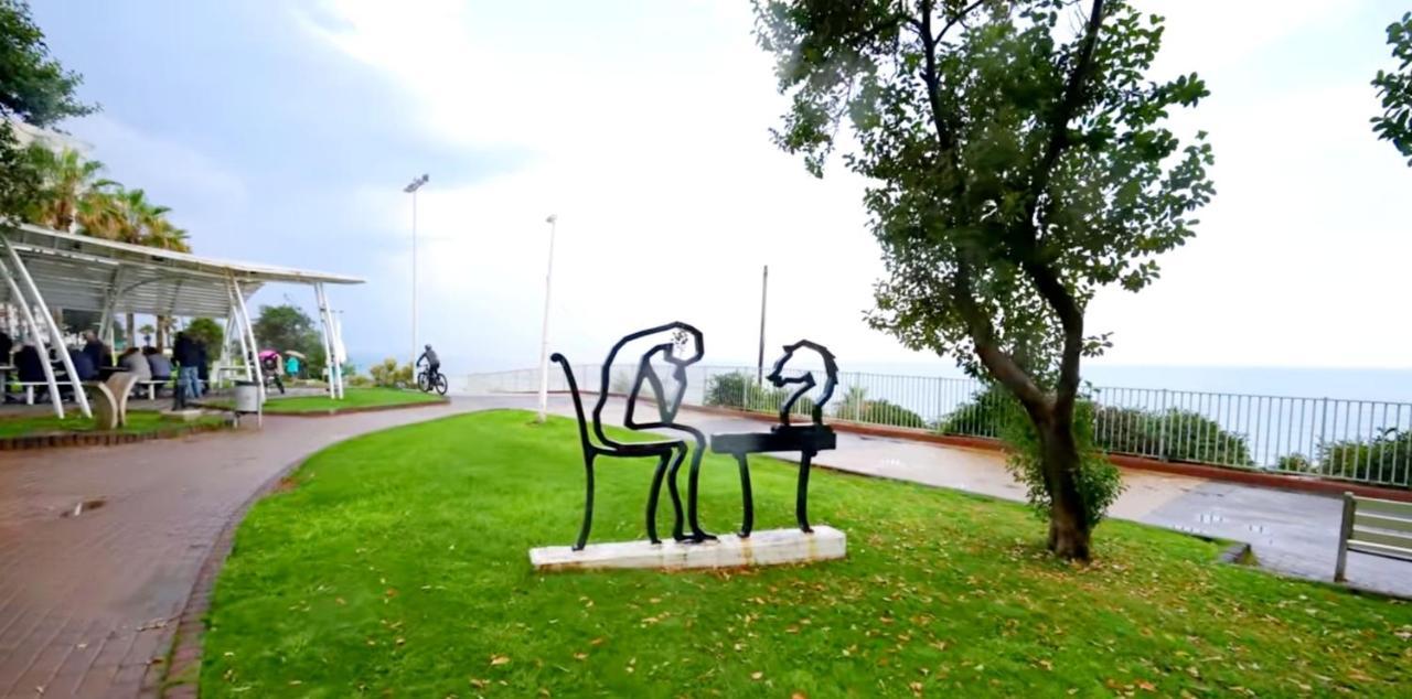 Beachfront Studio Apartment Bat Yam 412 Экстерьер фото