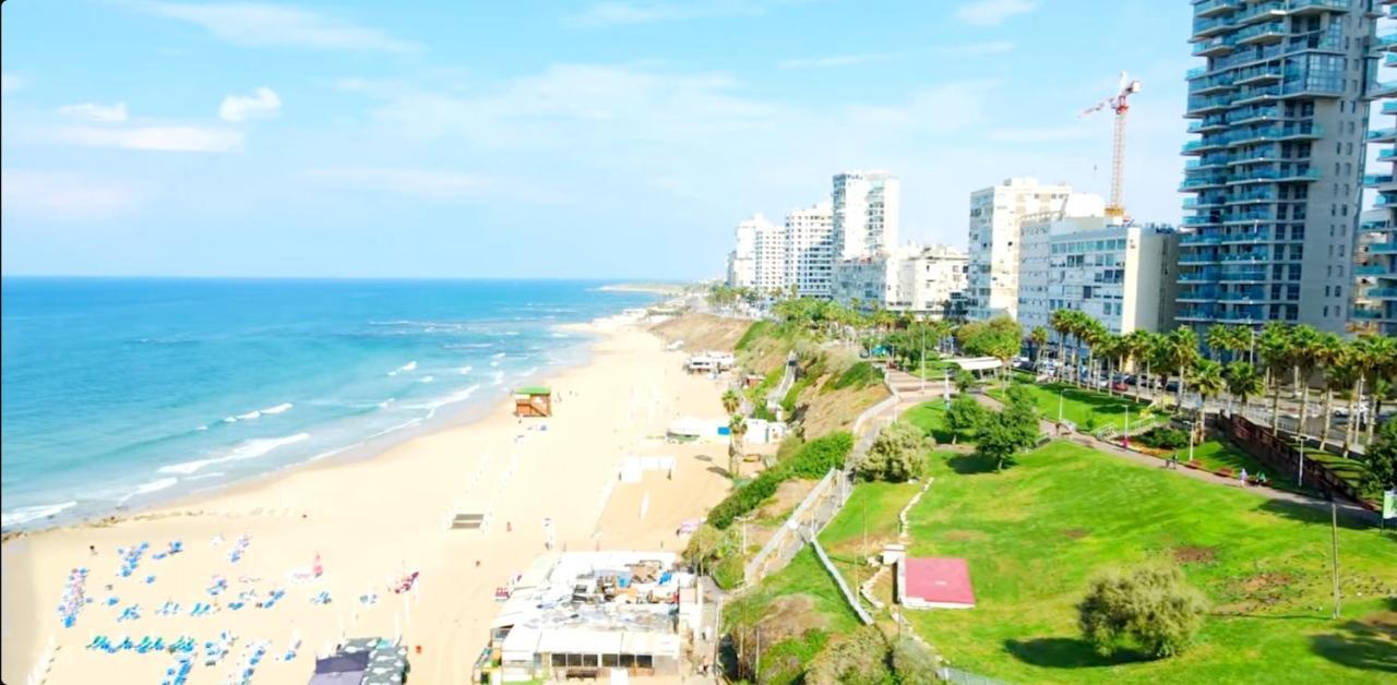 Beachfront Studio Apartment Bat Yam 412 Экстерьер фото