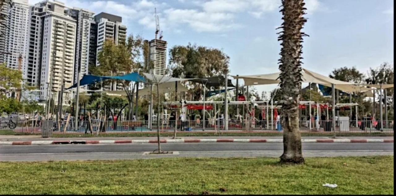 Beachfront Studio Apartment Bat Yam 412 Экстерьер фото